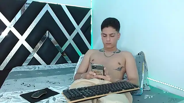 Snapshot of Levy_Steve chatting on February 28, 5:30 am Levy Steve online show from February 28, 5:30 am