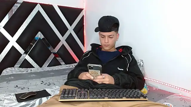 Snapshot of Levy_Steve chatting on February 28, 10:55 pm Levy Steve online show from February 28, 10:55 pm