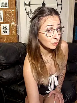 An g elly online show from November 15, 9:21 pm