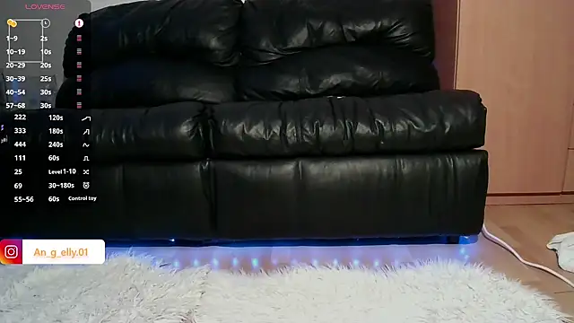 An g elly online show from March 30, 9:27 pm