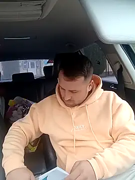 Snapshot of LucianM6 chatting on November 17, 9:48 am LucianM6 online show from November 17, 9:48 am