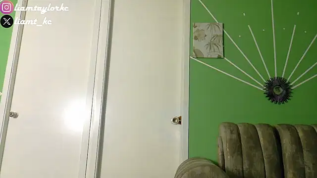 Snapshot of Liam_Taylor chatting on January 29, 11:46 pm Liam Taylor online show from January 29, 11:46 pm