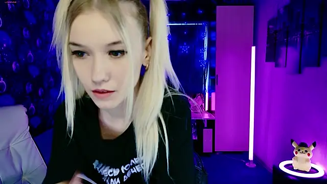 ShhhO O online show from February 21, 8:04 am