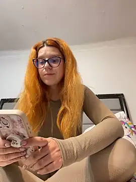 NadiraNoor online show from December 6, 9:02 pm