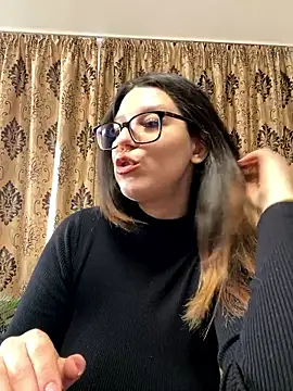 NadiraNoor online show from April 7, 5:08 am