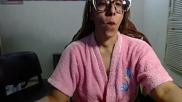 Snapshot of horny_paty chatting on September 10, 11:38 pm horny paty online show from September 10, 11:38 pm