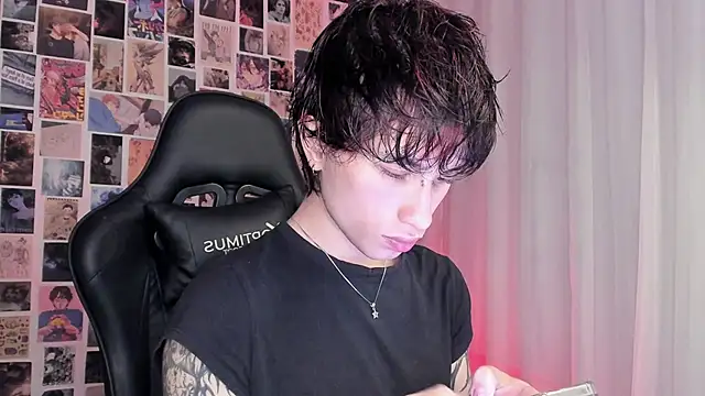 Snapshot of liamelf chatting on November 16, 3:34 am liamelf online show from November 16, 3:34 am