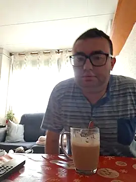 Snapshot of Javier_bear chatting on April 19, 8:24 am Javier bear online show from April 19, 8:24 am