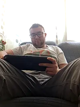 Snapshot of Javier_bear chatting on April 28, 12:43 pm Javier bear online show from April 28, 12:43 pm