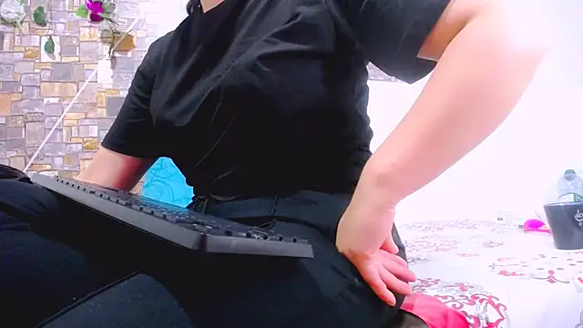 Snapshot of MaidenGame chatting on September 15, 3:56 pm MaidenGame online show from September 15, 3:56 pm