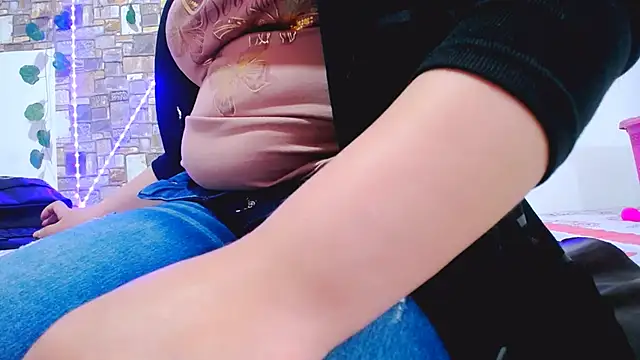 Snapshot of MaidenGame chatting on September 23, 12:19 pm MaidenGame online show from September 23, 12:19 pm