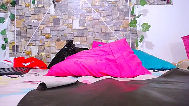 Snapshot of MaidenGame chatting on October 31, 3:46 pm MaidenGame online show from October 31, 3:46 pm