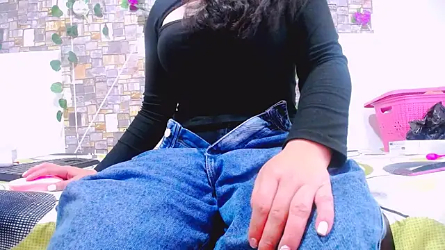 Snapshot of MaidenGame chatting on November 17, 2:12 pm MaidenGame online show from November 17, 2:12 pm