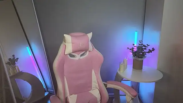 mollymila online show from March 16, 1:59 am