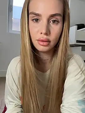 EmiliaCatalina online show from October 24, 9:33 pm