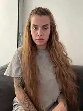 EmiliaCatalina online show from February 23, 2:58 pm