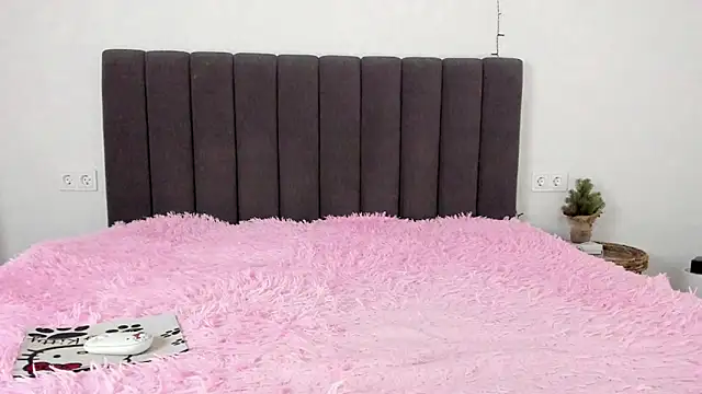 Snapshot of Mika_Ray chatting on February 6, 1:27 am Mika Ray online show from February 6, 1:27 am