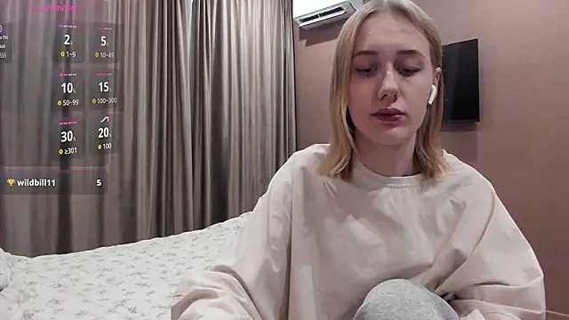 Snapshot of Mika_Ray chatting on November 9, 11:14 pm Mika Ray online show from November 9, 11:14 pm