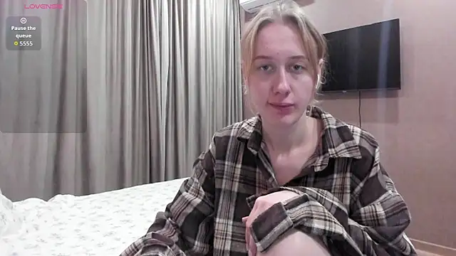 Snapshot of Mika_Ray chatting on November 27, 9:50 pm Mika Ray online show from November 27, 9:50 pm