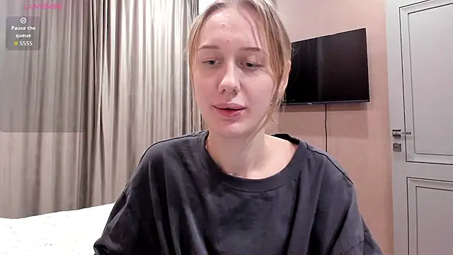 Snapshot of Mika_Ray chatting on December 13, 11:21 pm Mika Ray online show from December 13, 11:21 pm