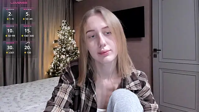 Snapshot of Mika_Ray chatting on December 18, 11:33 pm Mika Ray online show from December 18, 11:33 pm