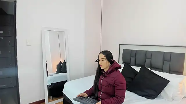 Snapshot of victoria_cooper3 chatting on November 30, 9:24 am victoria cooper3 online show from November 30, 9:24 am