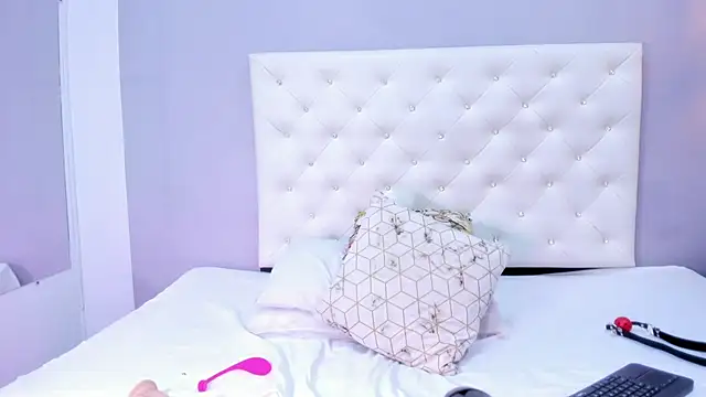 Snapshot of NICOLSKINNY1 chatting on September 24, 6:55 pm NICOLSKINNY1 online show from September 24, 6:55 pm