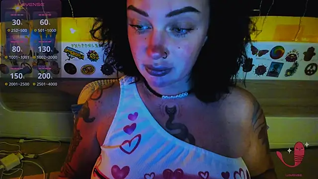 EllieOz online show from December 17, 3:29 pm