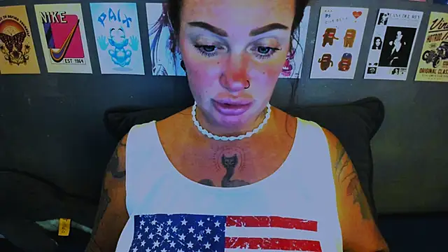 EllieOz online show from April 13, 4:56 pm