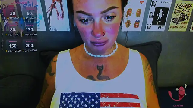 EllieOz online show from April 15, 4:58 pm