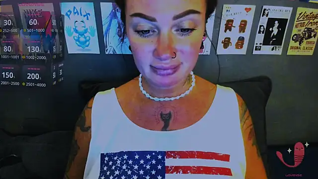 EllieOz online show from April 17, 5:49 pm