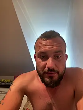 Snapshot of cosmin9000 chatting on July 3, 10:21 am cosmin9000 online show from July 3, 10:21 am