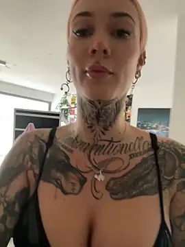 Snapshot of Stella-Kink chatting on November 14, 10:03 am Stella-Kink online show from November 14, 10:03 am