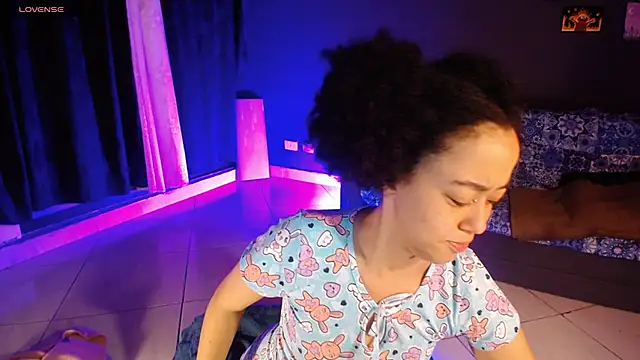 Snapshot of ela_0 chatting on March 15, 8:26 am ela 0 online show from March 15, 8:26 am