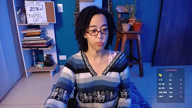 Snapshot of ela_0 chatting on October 31, 12:00 am ela 0 online show from October 31, 12:00 am