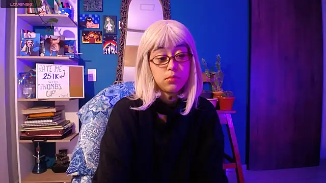 Snapshot of ela_0 chatting on November 8, 6:57 am ela 0 online show from November 8, 6:57 am