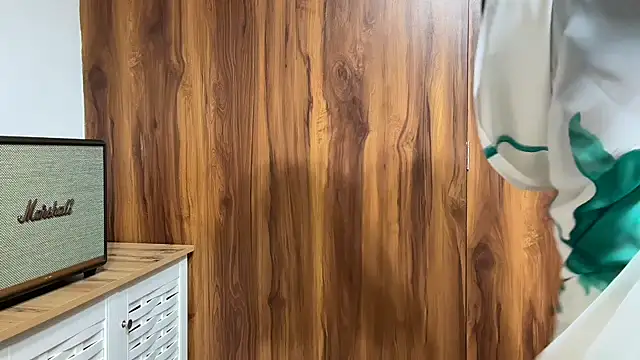 julie 08 online show from February 10, 8:02 pm