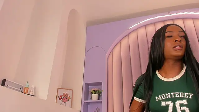 Snapshot of nahomi_campbell chatting on February 12, 7:35 pm nahomi campbell online show from February 12, 7:35 pm