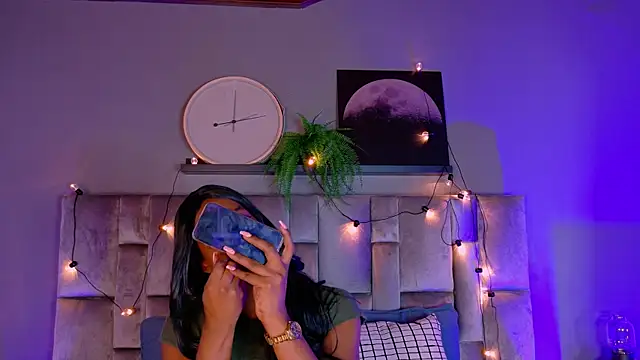 Snapshot of nahomi_campbell chatting on October 21, 7:36 pm nahomi campbell online show from October 21, 7:36 pm