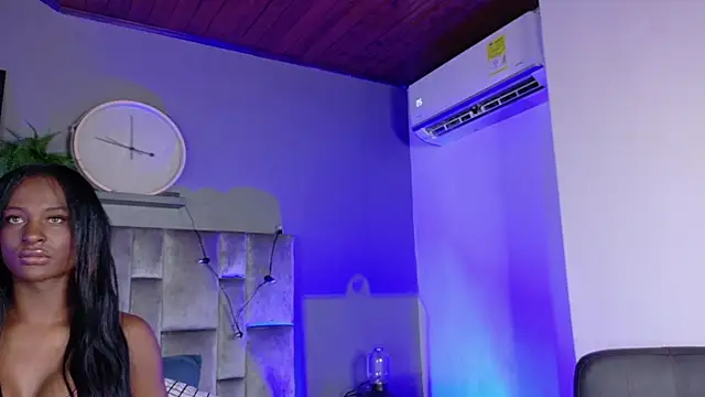 Snapshot of nahomi_campbell chatting on October 29, 7:37 pm nahomi campbell online show from October 29, 7:37 pm