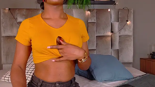 Snapshot of nahomi_campbell chatting on December 2, 7:42 pm nahomi campbell online show from December 2, 7:42 pm