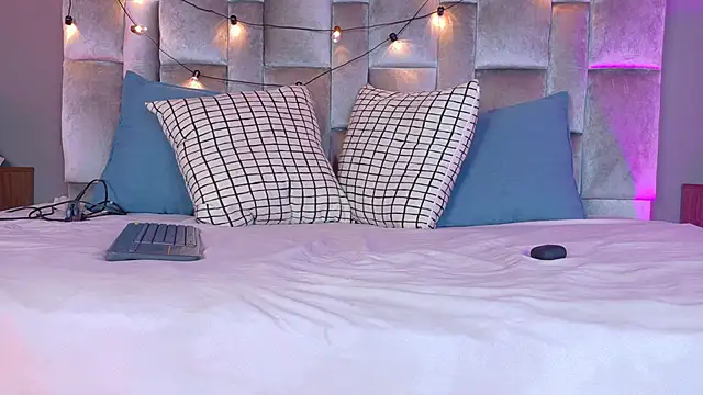 nahomi campbell online show from February 18, 7:43 pm