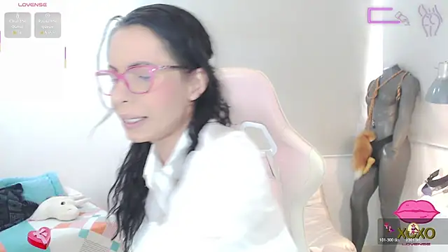 Snapshot of sasha_mom69_ chatting on October 19, 3:01 pm sasha mom69 online show from October 19, 3:01 pm