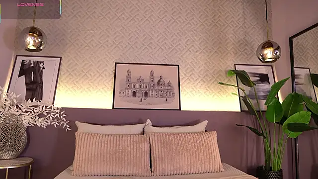 ElleDiane online show from January 19, 12:25 am