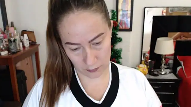 Snapshot of CATRINA-83 chatting on December 5, 1:25 am CATRINA-83 online show from December 5, 1:25 am