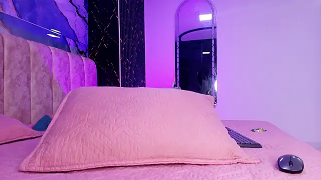 arl chloee online show from March 6, 3:03 am