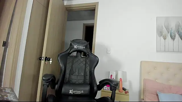 Snapshot of brenda_x_69 chatting on November 5, 1:05 am brenda x 69 online show from November 5, 1:05 am