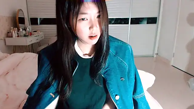 -Lucky Girl online show from February 4, 2:12 pm