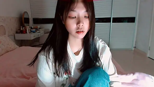 -Lucky Girl online show from April 12, 1:38 pm