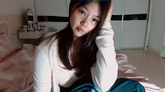 -Lucky Girl online show from May 21, 1:51 pm